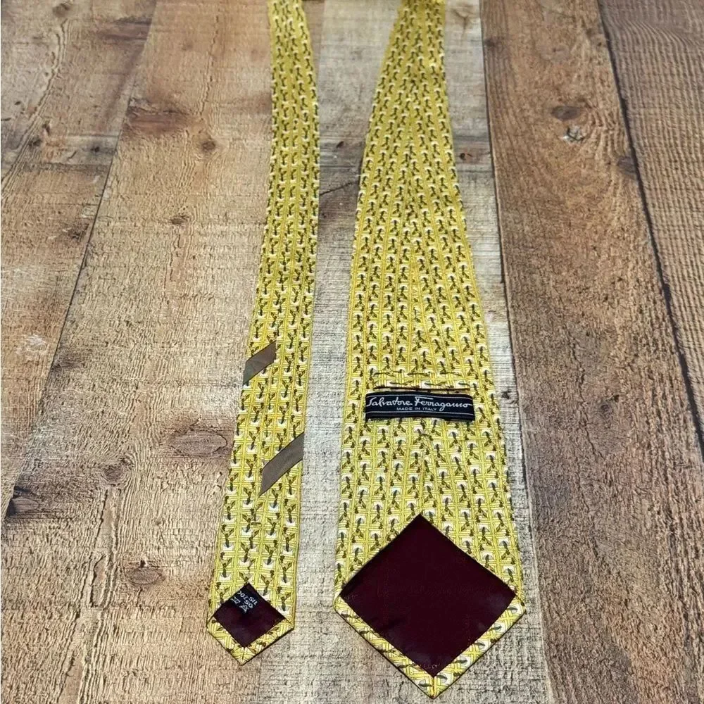 Salvatore Ferragamo Horses Mens Silk Tie Made In Italy equestrian